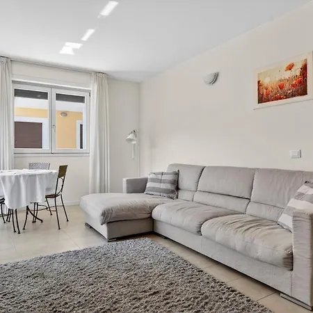 In 2 Bedrooms Parking Space Pool Pedestrian Area Apartment Lenno