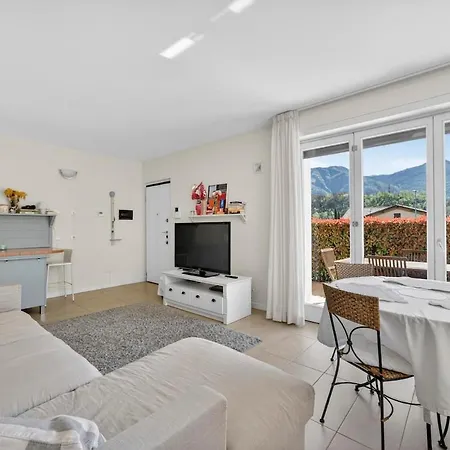In 2 Bedrooms Parking Space Pool Pedestrian Area Apartment