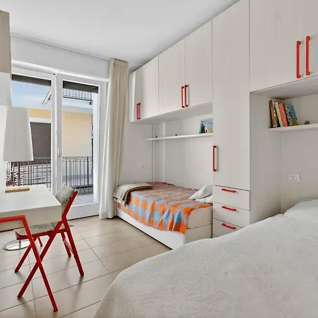 In 2 Bedrooms Parking Space Pool Pedestrian Area